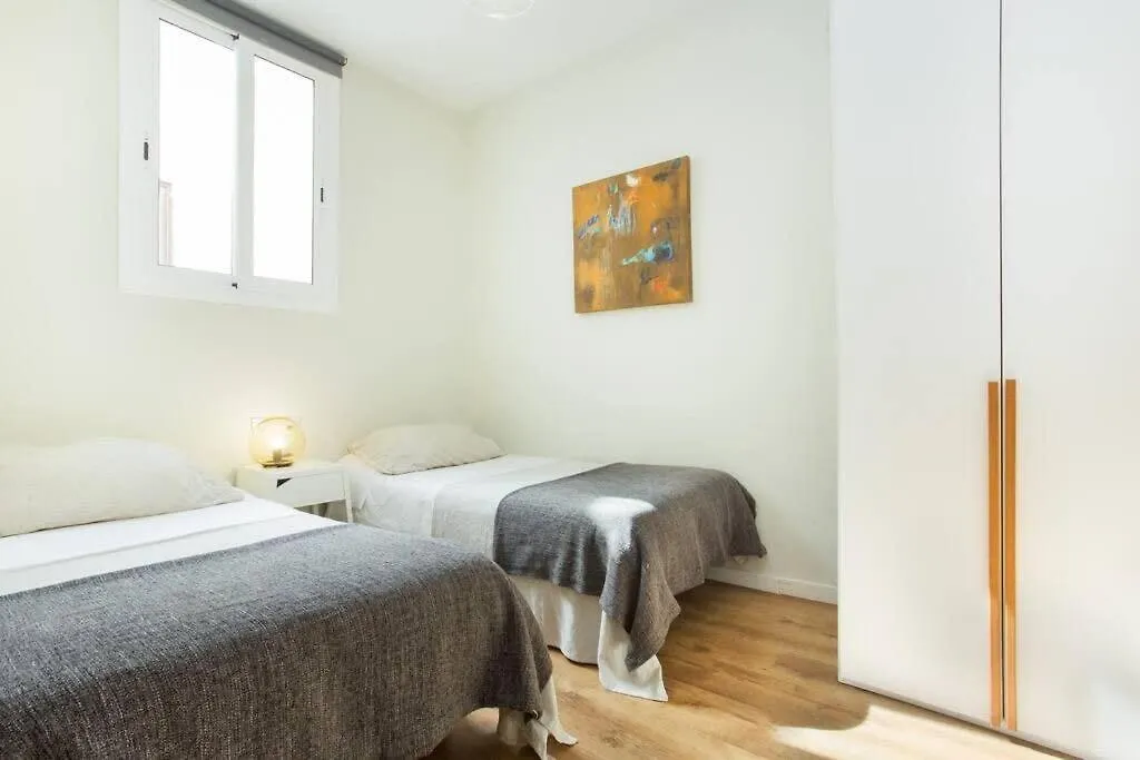 4Bedroom Apart With Balcony In Las Ramblas 3-2 Barcelona 0*,