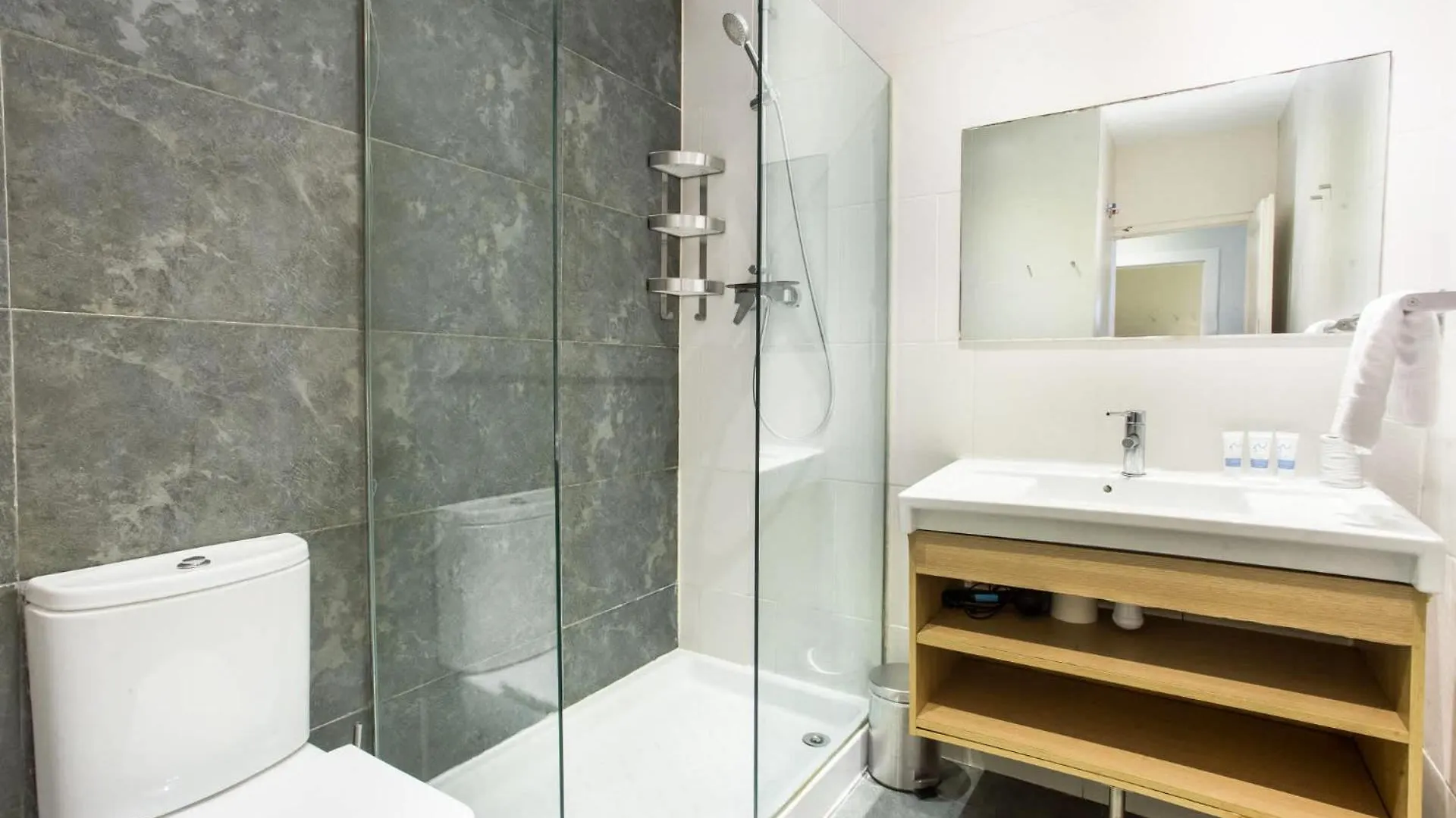 4Bedroom Apart With Balcony In Las Ramblas 3-2 Barcelone