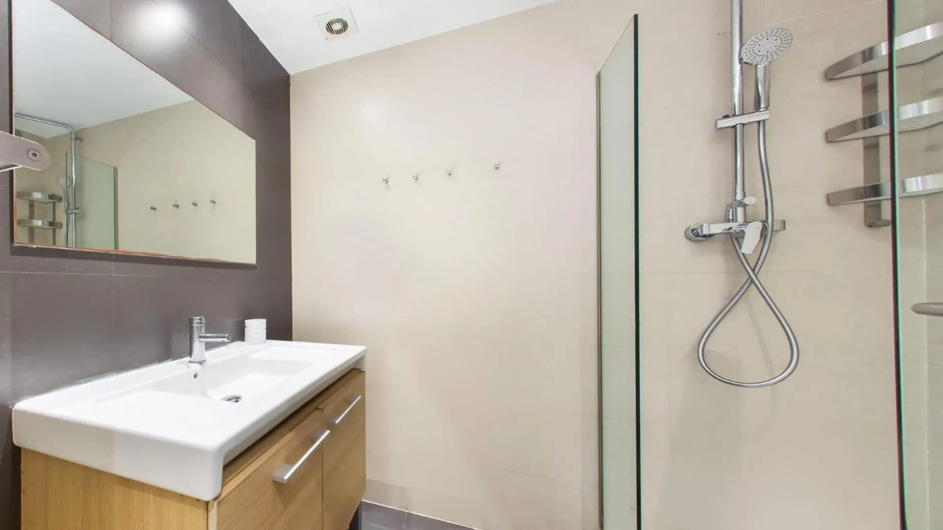 4Bedroom Apart With Balcony In Las Ramblas 3-2 Barcelone Appartement
