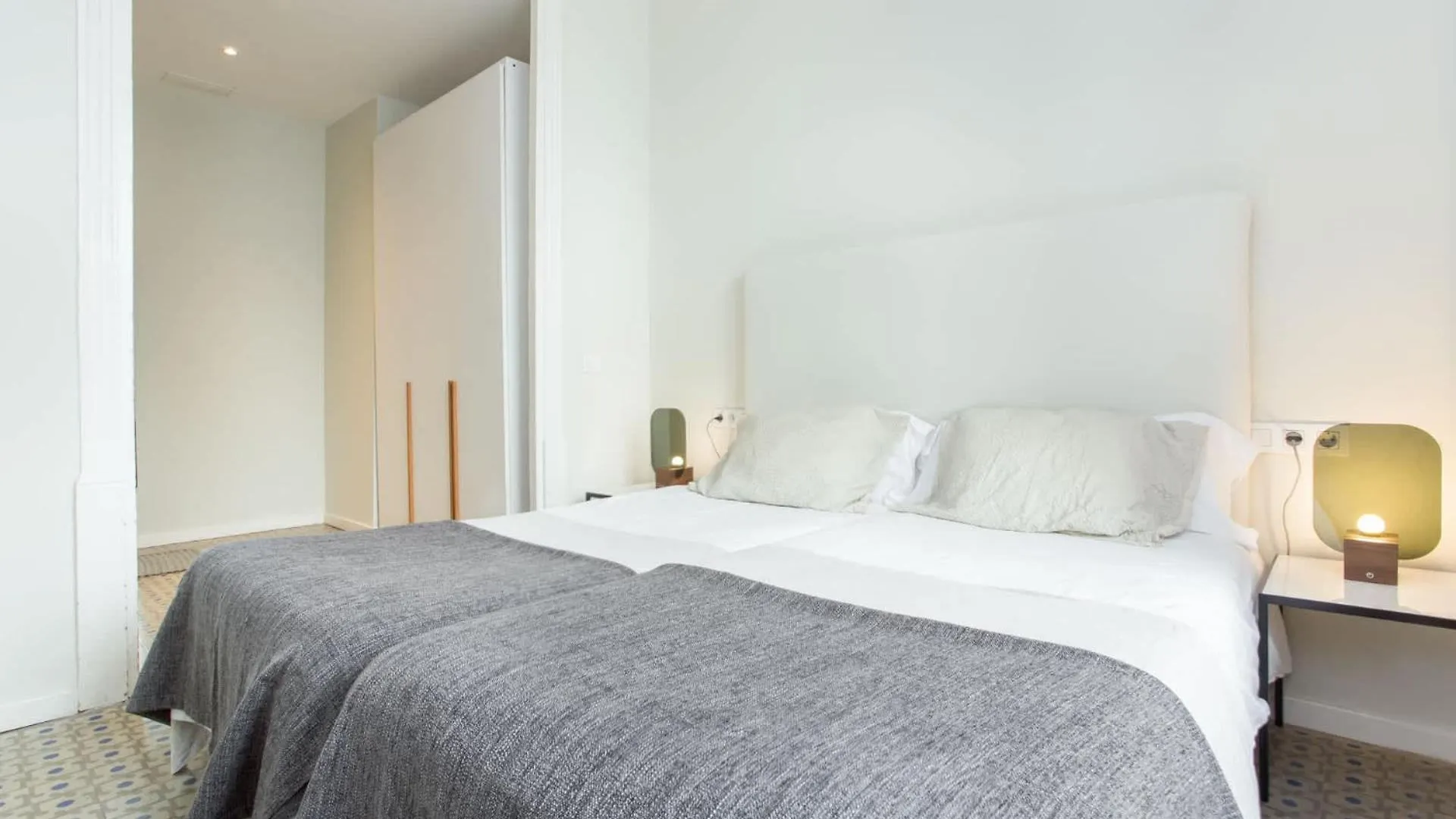 4Bedroom Apart With Balcony In Las Ramblas 3-2 Barcelone Appartement